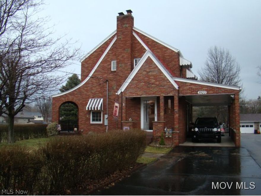 Exceptional & updated 3 bedroom, 3 bath brick home with too many updates to list. Home features 2 car garage, carport, awesome brick design & large lot. Family room is an extra attraction along with location of home, within close proximity of City Park, bus lines, grocery & other shopping. Garage has room for workshop - 23x22.  Elem: Emerson Elementary School  Elem/Bus: N  JrHigh: Hamilton Jr. High School  JrHigh/Bus: Y  High: Parkersburg High  High/Bus: N  Fire: CIT  Police: CTY  PossFreeGas: N  ;SQFT=Fin L1:1180, Fin L2:635, Fin Above:1815, Fin Total:1815, Unfin Bsmt:240, Unfin Above:240;GAR= 1 Car Carport, 2 Car Att, Opener(s);PRKG= Off Street, Parking Pad
