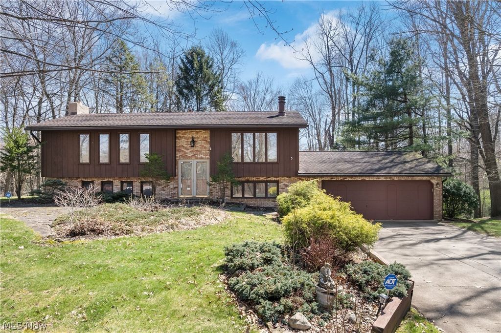 Photo of 3586 Leafland Street NW, Uniontown, OH 44685 (MLS # 5196681)