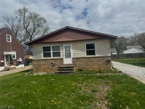 Homes For Sale - 581 E 332nd Street<br/> Lake County, Eastlake, OH 44095