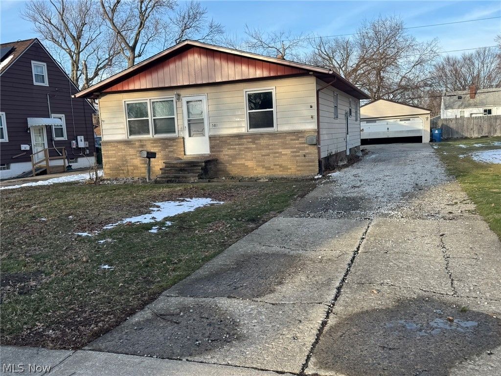 Photo of 581 E 332nd Street, Eastlake, OH 44095 (MLS # 5189104)