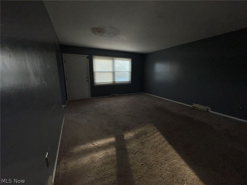 Photo of 581 E 332nd Street, Eastlake, OH 44095 (MLS # 5189104)