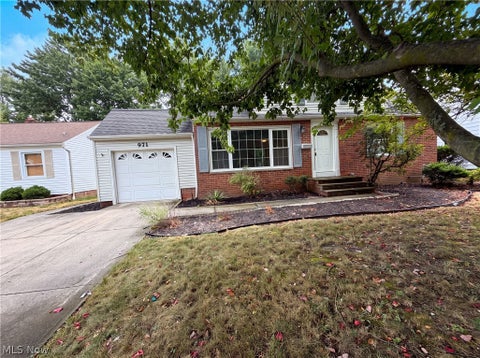 Tiny photo for 971 Learidge Road, Cleveland, OH 44124 (MLS # 5239394)