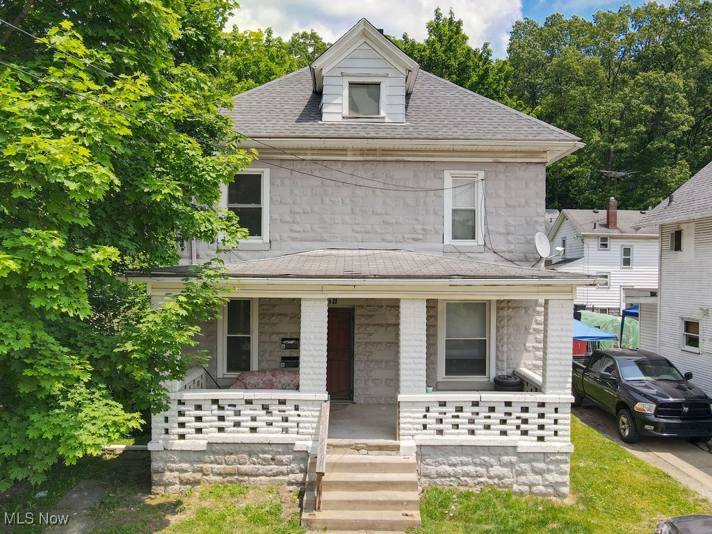 Take a look at this fantastic duplex that has had many updates and is ready to make you money! The furnaces are newer, it has vinyl replacement windows throughout and the main floor apartment has been completely renovated and is just waiting for a new tenant! Both units come complete with appliances and there is a laundry area in the basement that is accessible to both units.