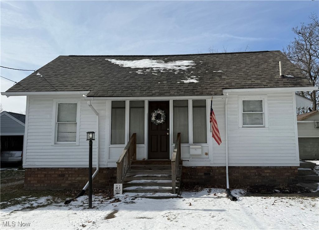 Photo of 520 Washington Avenue, Niles, OH 44446 (MLS # 5184793)