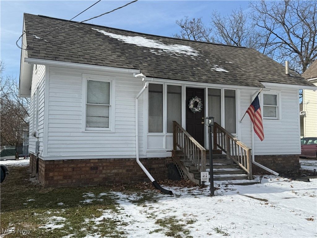 Photo of 520 Washington Avenue, Niles, OH 44446 (MLS # 5184793)