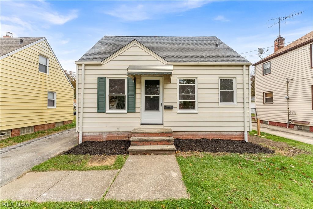 Photo of 441 E 250th Street, Euclid, OH 44132 (MLS # 5191368)