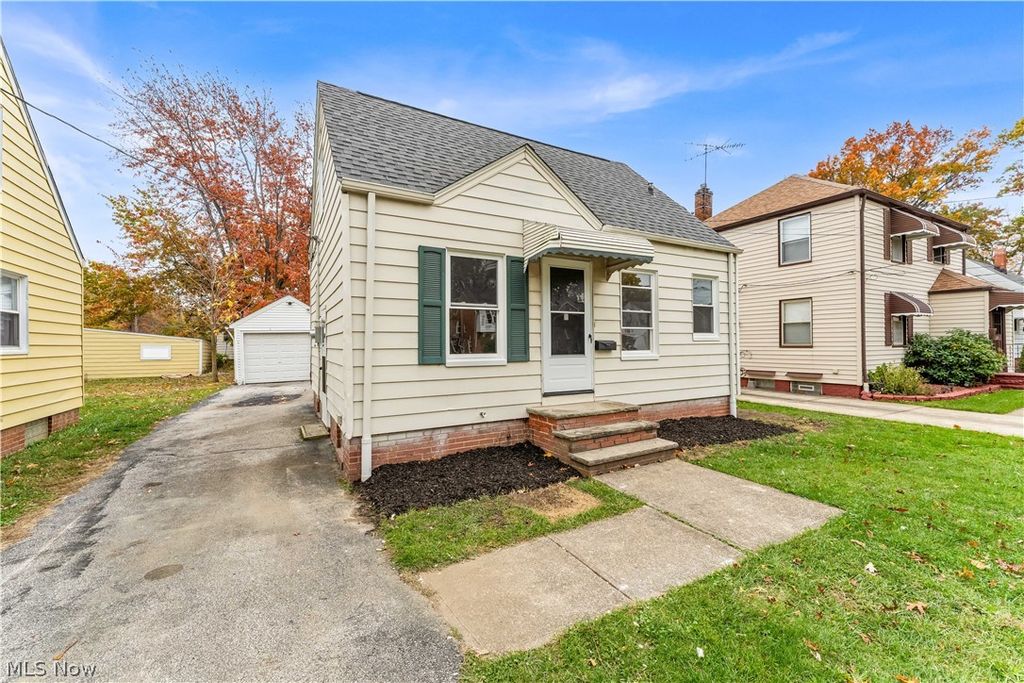 Photo of 441 E 250th Street, Euclid, OH 44132 (MLS # 5191368)