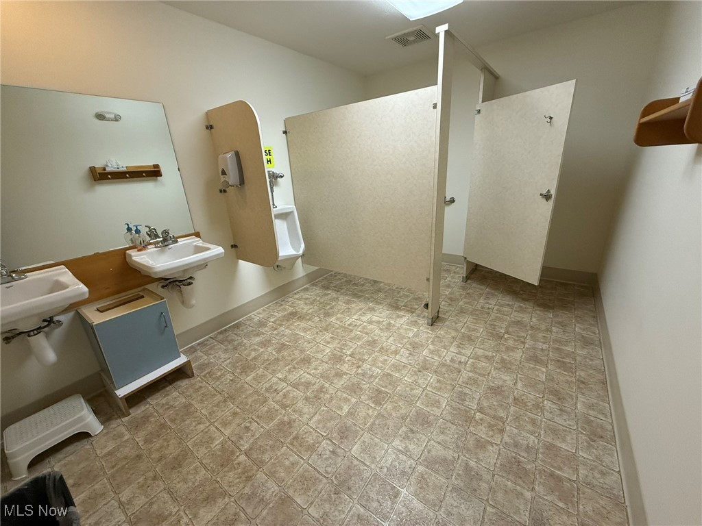 Dover - Commercial Sale