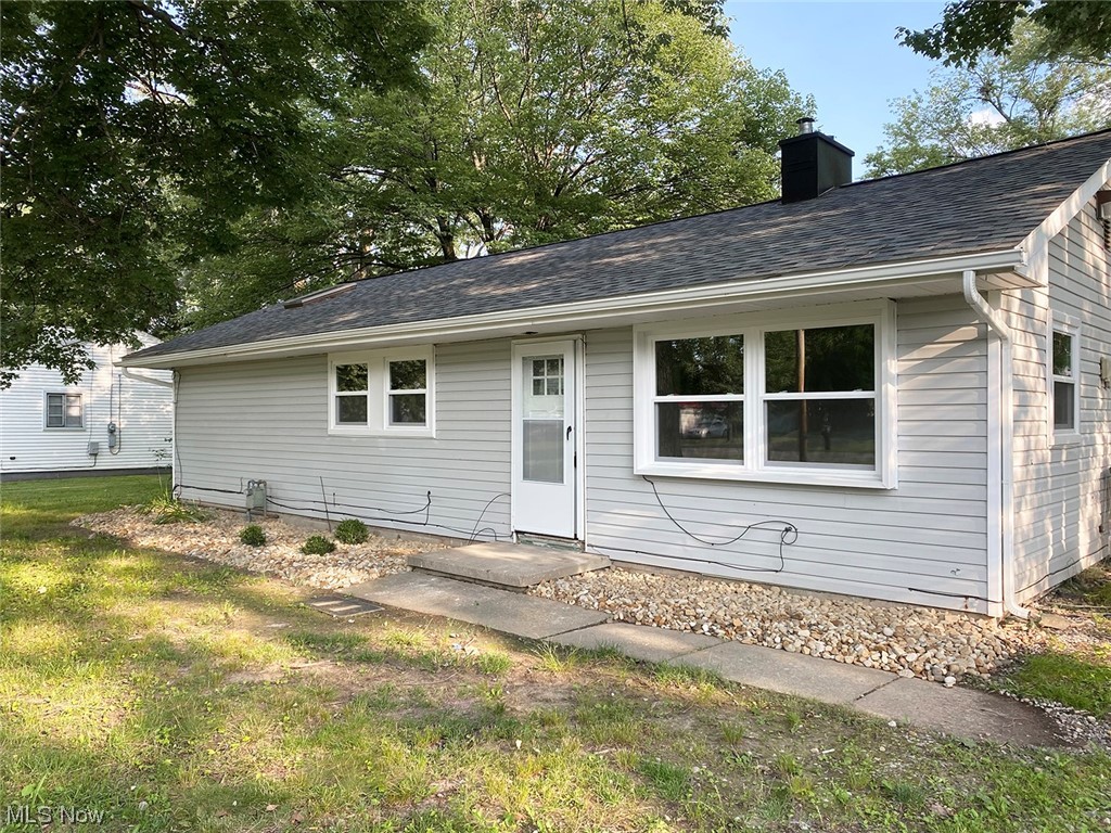 Completely remodeled 3 bedroom 2 bath ranch located in Howland Township. As you enter you will notice the large living room. The kitchen has plenty of cabinets. The master bedroom has a full bath and the 2 other bedrooms are a good size. No disappointments here. Updates to include; kitchen, both baths, windows, door, furnace, flooring, landscaping, and much more! Nothing to do but move in.