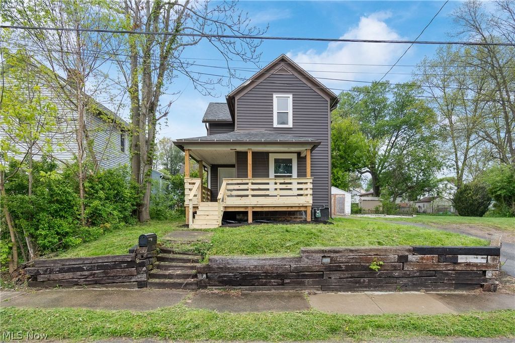 Photo of 200 19th Street NW, Barberton, OH 44203 (MLS # 5209023)