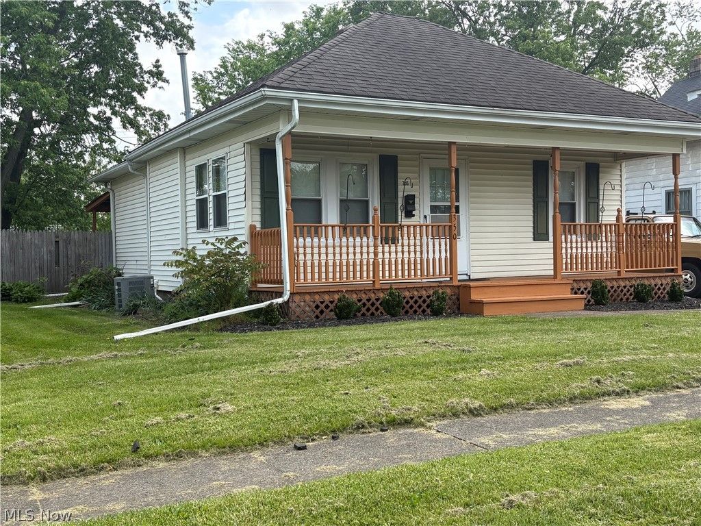 Photo of 350 Louisiana Avenue, Elyria, OH 44035 (MLS # 5210757)