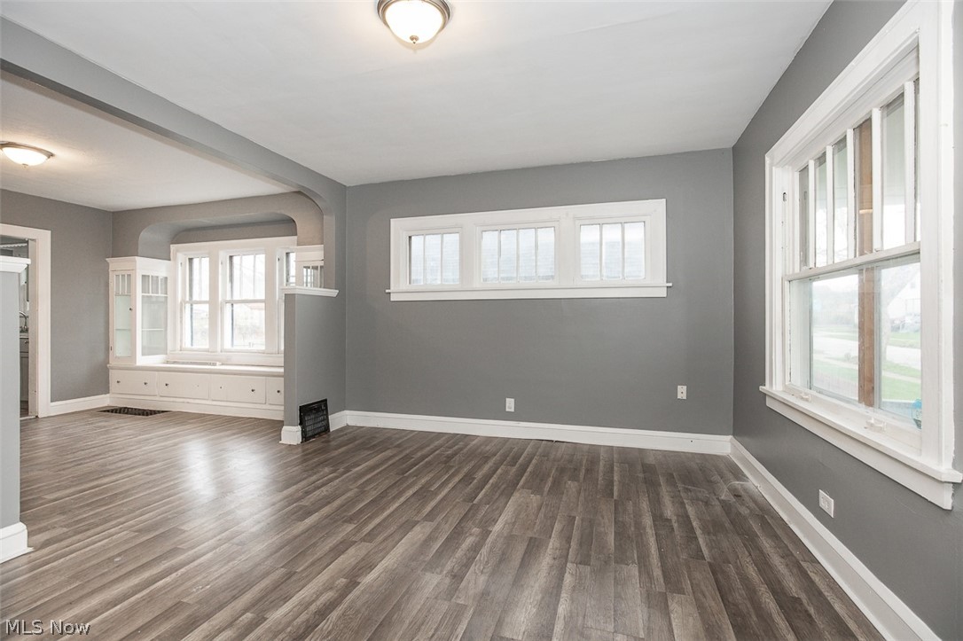 7915 Vineyard Avenue