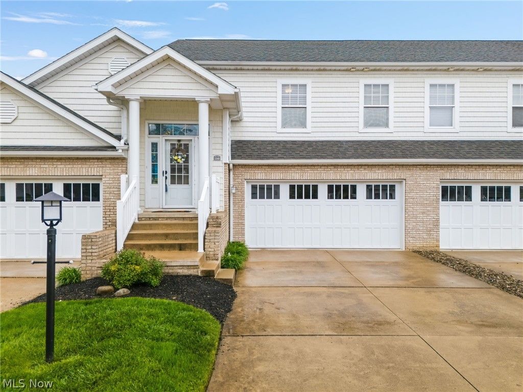 Photo of 1340 Cascade Circle W, Canton, OH 44708 (MLS # 5206846)