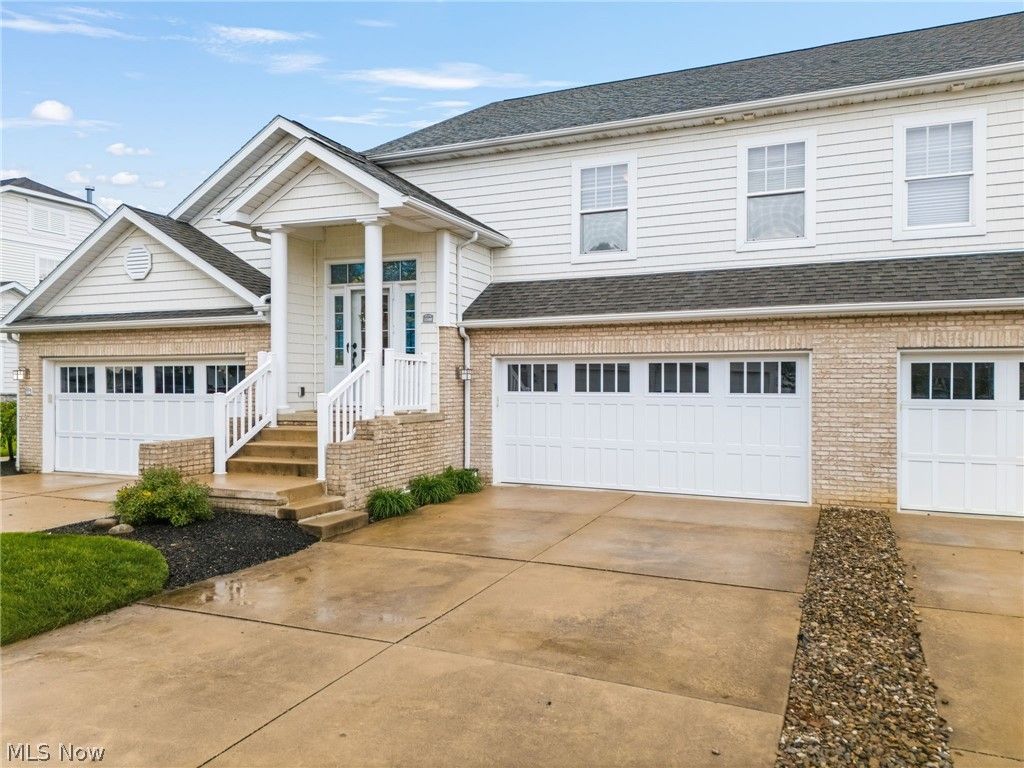 Photo of 1340 Cascade Circle W, Canton, OH 44708 (MLS # 5206846)