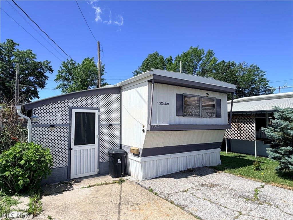 Photo of 8316 Russell LN, Brooklyn, OH 44144 (MLS # 5219277)