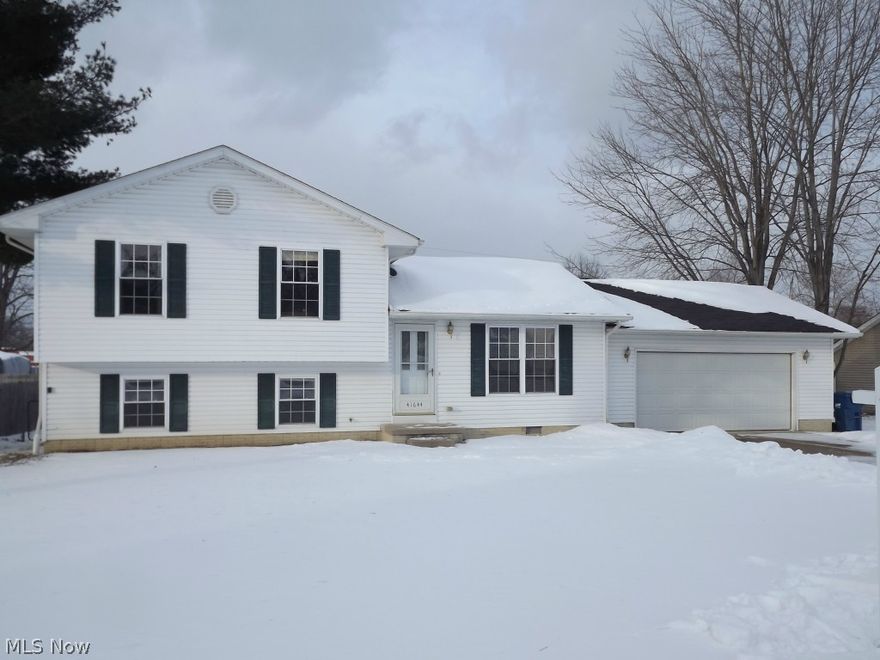 Must see!  This meticulously kept bi/level has a spacious living room and eat-in kitchen!  The family room on the lower level is perfect for entertaining and has a full bath.  You'll love the easy access to the large storage area off the lower level.  The fenced in back yard makes it perfect for children and pets!  All new carpet and neutral colors make this a move in ready property!  Easy access to highway 90!