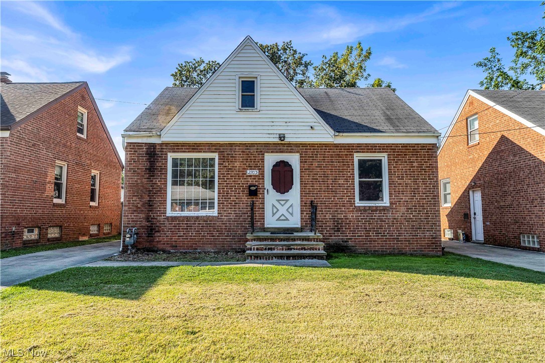 2703 Hearthstone Rd, Parma - Spacious 3-bed 2-bath single-family home! //
$ 1,650 rent / $ 1,650 deposit //
$55 application fee per adult //
1-2 pets OK in this unit. After application pre-approval, a PetScreening is required for any animals to proceed with one of our properties; a PetScreening affidavit is still required if you have no pets. (Some breed restrictions apply per HUD guidelines). //
NO SMOKING //
1 time $199 non-refundable set up fee paid at lease signing //
$35/month required resident benefit package; can include personal property/liability insurance for an additional $10/month for $45/month total. //
After application Pre-Approval 1 applicant per household application is required to fill out a PetScreening application, before being about to proceed with placing a Reservation Fee for one of our properties. You will receive a pre-approval for your application and in order to proceed, the PetScreening is required. Even if you have NO pets - this application must be filled out. One time, non-refundable pet fee of $250-600 per animal applies to all pets & must be paid before or when you pay your first month rent. (No fee for qualified assistance animals). //
Our application is processed through secure site: Findigs, and they require ID and income verification. Without this, your application will not be processed. They offer 24/7 chat support on their application directly if you have any questions. //
BEDROOMS:3 + 1 bonus room //
BATHROOMS: 2 //
APPLIANCES PROVIDED: Fridge and stove //
UTILITIES / RESIDENT RESPONSIBILITY: Residents are responsible for all utilities including: water/sewer/trash, gas & electric and are responsible to maintain lawn care maintenance & snow removal. //
Serious inquiries only.