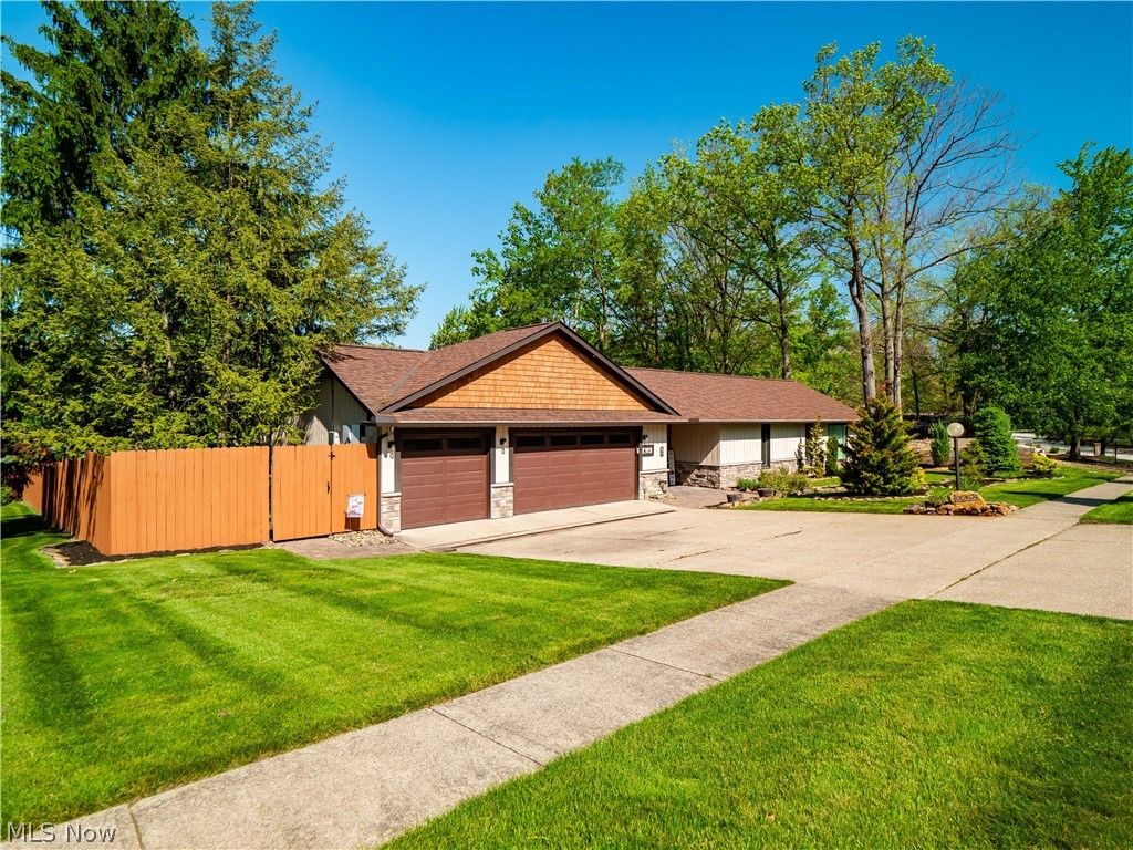 Photo of 12674 Moss Point Road, Strongsville, OH 44136 (MLS # 5211904)