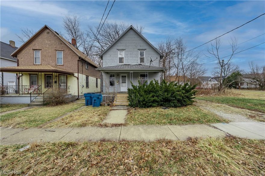 Great investment opportunity! 3 bedrooms are averaging around $1,000 a month with section 8. This could be an awesome cash on cash investment! Way above the 1% rule. Reports available under supplements on the MLS. Reach out for more info! (Other investment opportunities available on the westside)