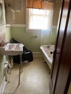 Main image without alt text