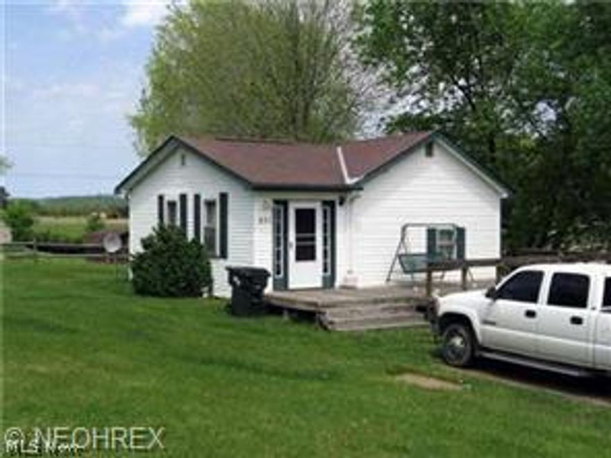 Nice 1 floor home with 1 bedroom, 1 bath and a full walkout basement. Lots of possibilities whether you are looking for an investment property, just starting out or wanting to downsize. The lot is 99x120.