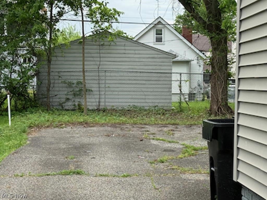 4273 E 136