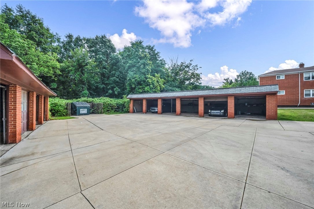 885 S Green Road