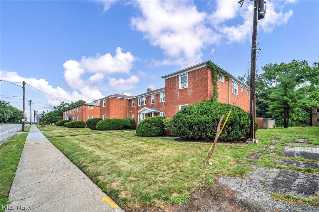 885 S Green Road