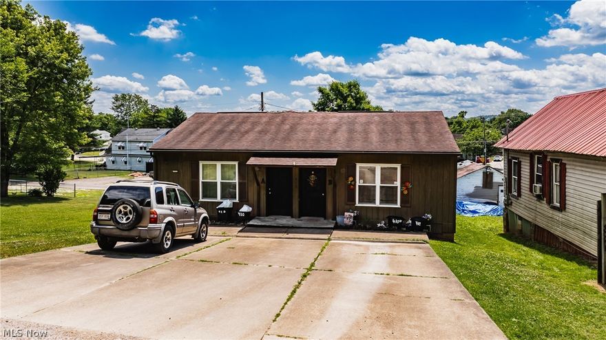 Invest in a turnkey Triplex in South Parkersburg!! This opportunity offers the perfect set up for investors seeking immediate and stable returns. This property boasts three fully occupied units, with all units currently leased, you'll experience a smooth transition into property ownership without vacancy headaches. This triplex is a fantastic investment for those seeking hands-off management.   Take advantage of this opportunity to acquire a well-maintained triplex in a growing area. Don't miss out – inquire today for an immediate transfer of ownership!