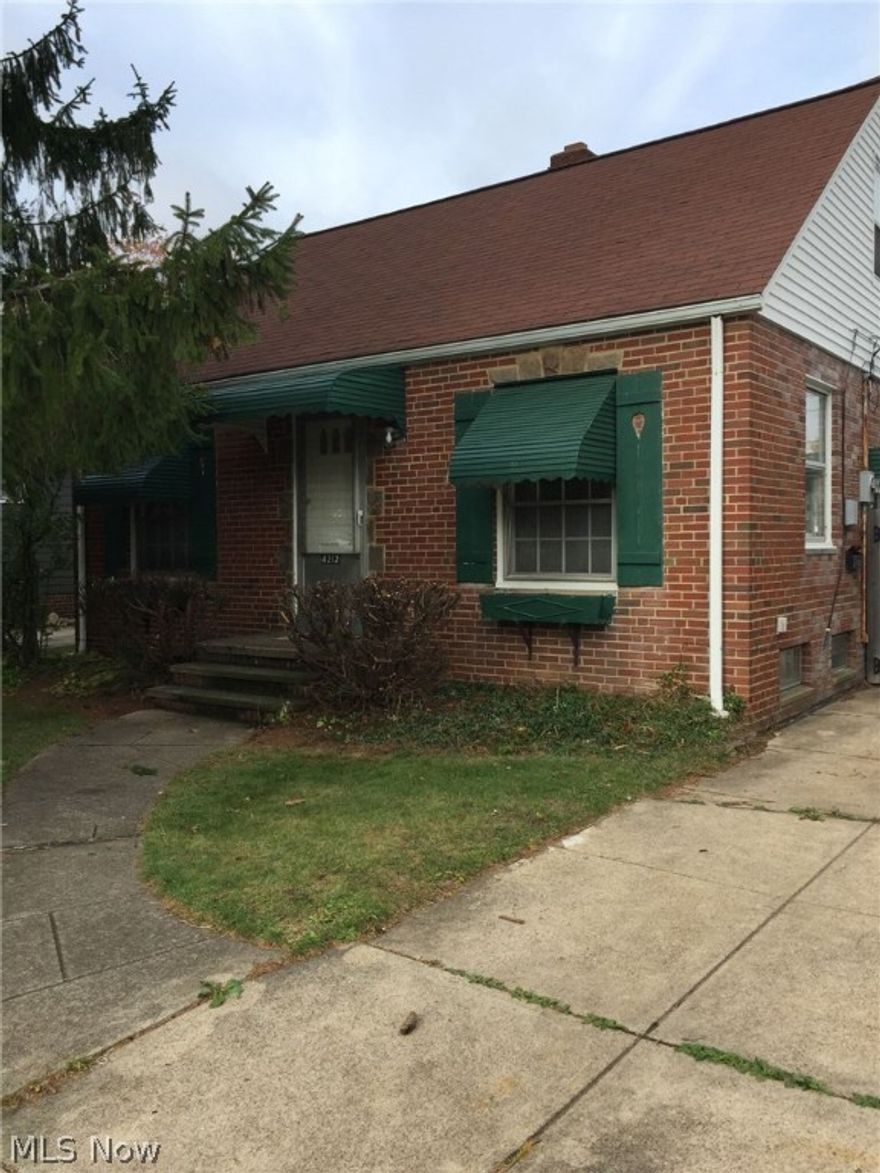 4212 Yorkshire, Parma - 2 bed 1 bath single with all appliances! 

$850 rent / $850 deposit 
$25 application fee per adult 
1-2 pets OK with additional deposit 
NO CMHA / NO SEC 8 

Really lovely and spacious 2 bedroom 1 bathroom single family home with 2 car detached garage and partially fenced yard! Home has central air conditioning, and the eat in kitchen offers stove & fridge! Large living room and both bedrooms are on the 1st floor (carpeted), and the basement is unfinished but offers additional storage space! Washer/dryer are on site and provided, but are not covered in the lease. Stove/fridge are covered through lease for the tenant!