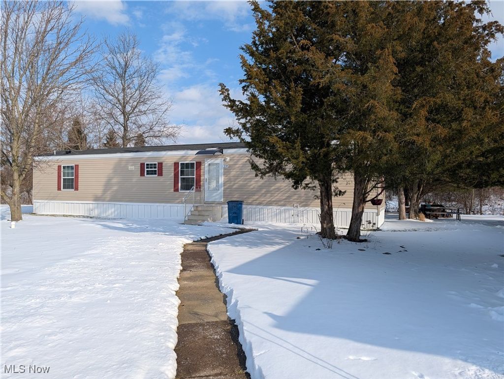 Photo of 235 Chaucer Ct, Elyria, OH 44035 (MLS # 5183304)