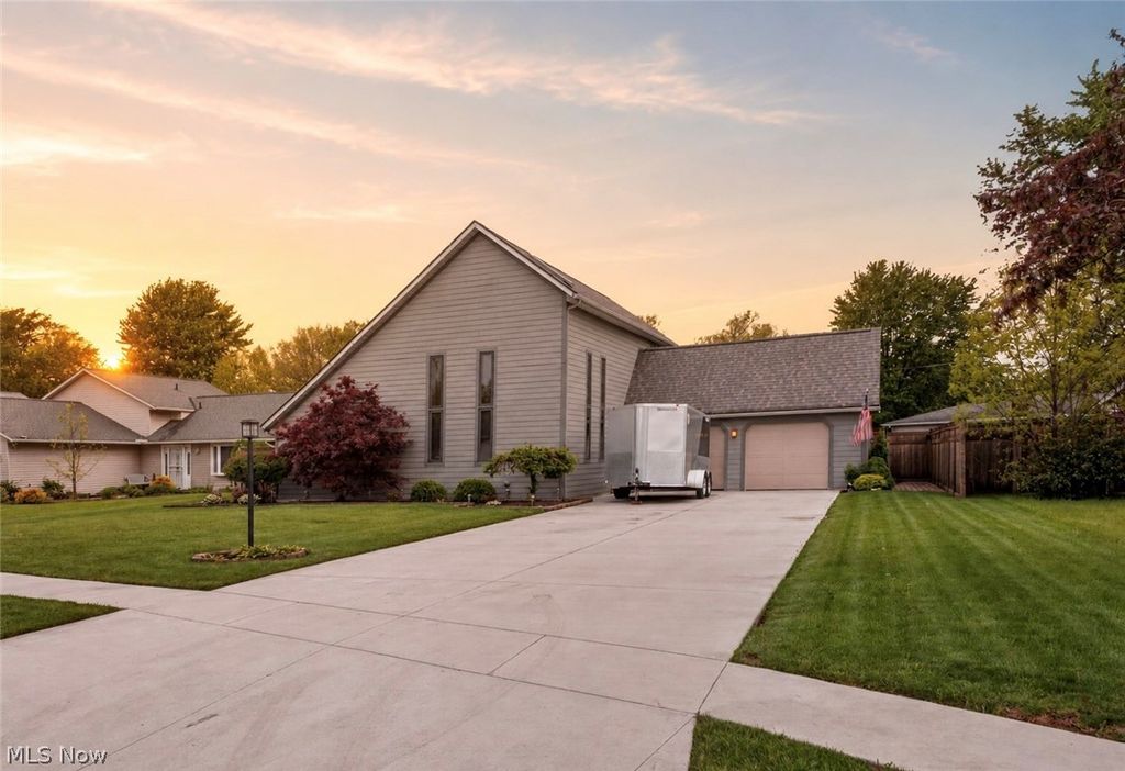 Photo of 1724 Narragansett Boulevard, Lorain, OH 44053 (MLS # 5207335)