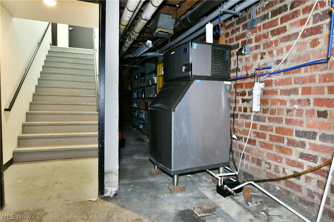 City/Youngstown - Commercial Sale