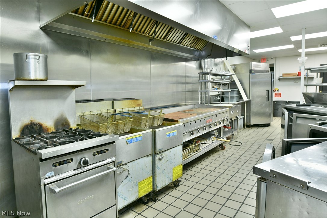 City/Youngstown - Commercial Sale