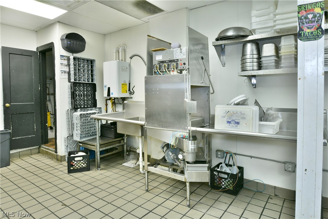 City/Youngstown - Commercial Sale