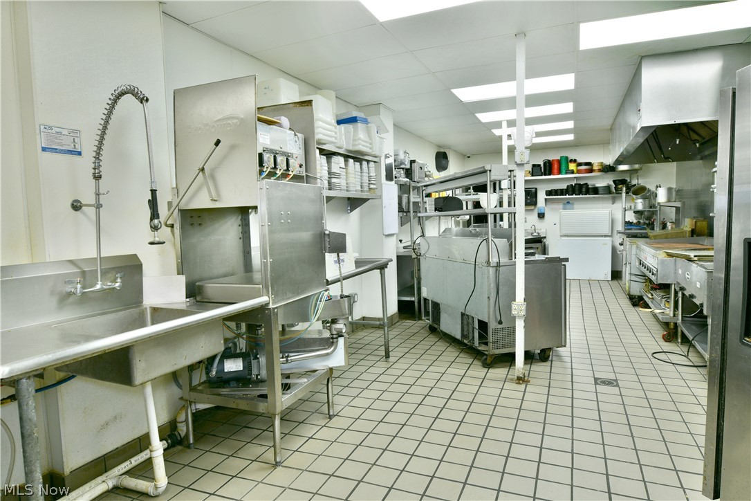 City/Youngstown - Commercial Sale