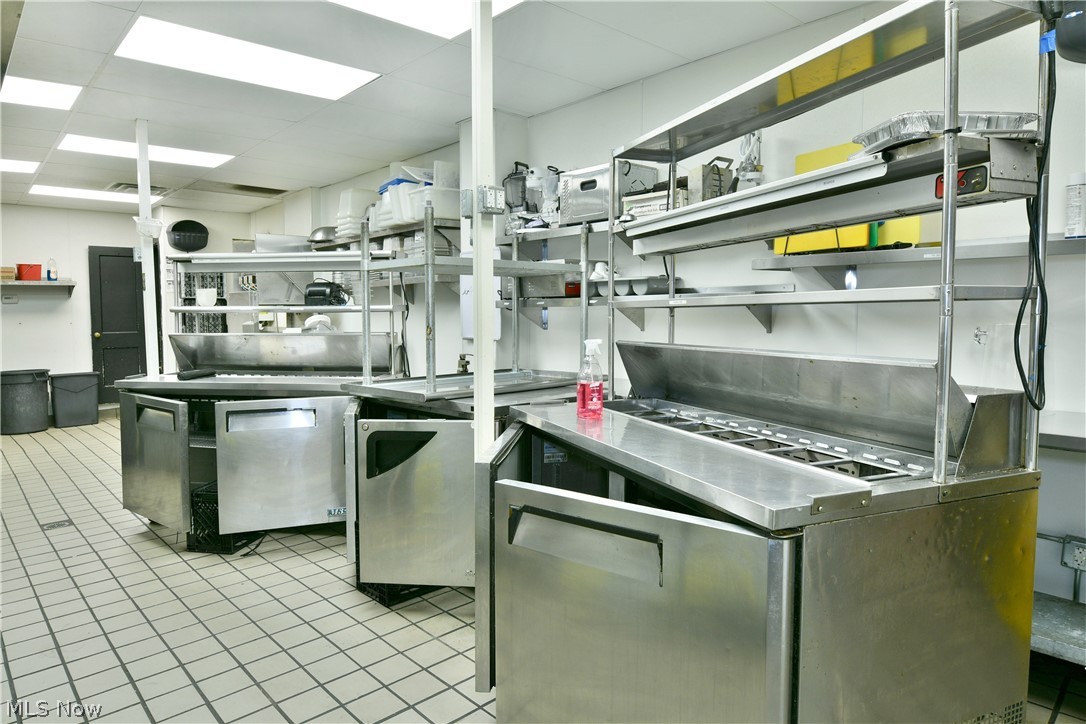 City/Youngstown - Commercial Sale