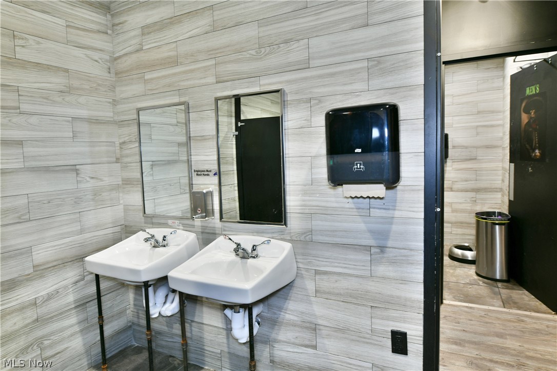 City/Youngstown - Commercial Sale