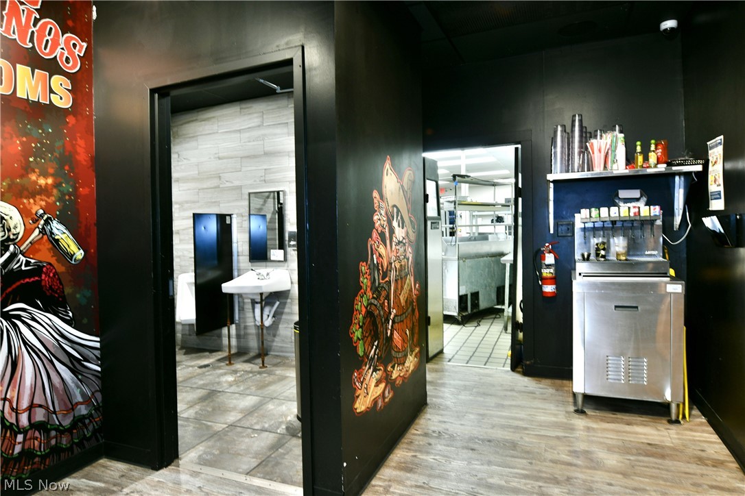 City/Youngstown - Commercial Sale