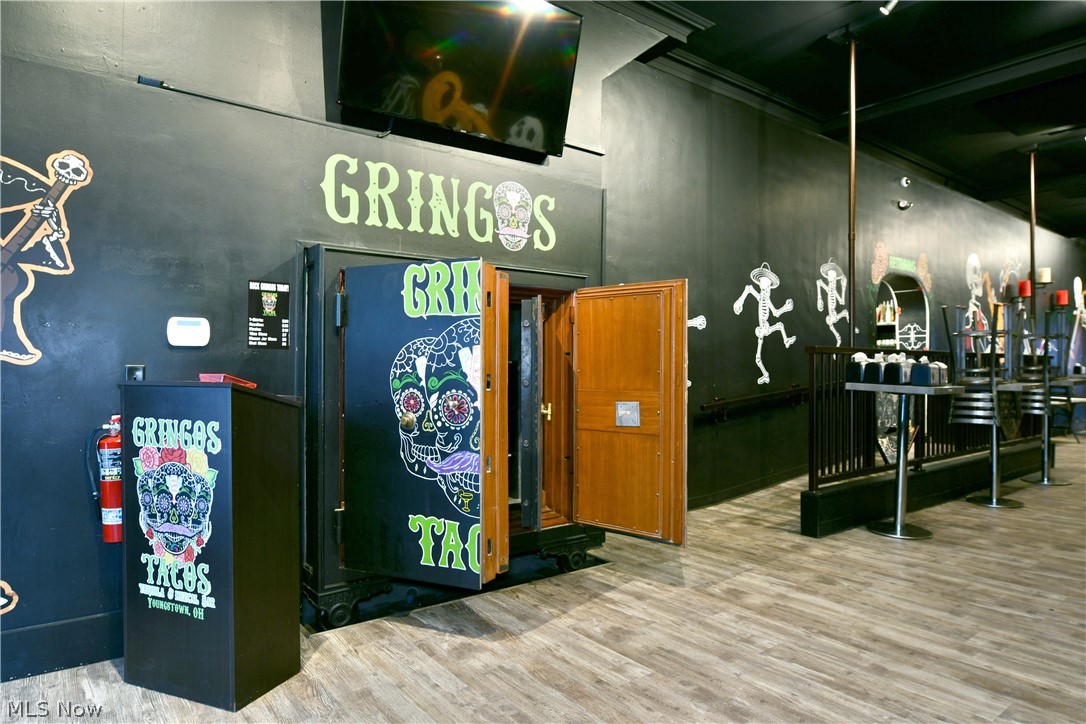 City/Youngstown - Commercial Sale