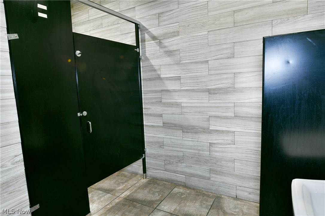 City/Youngstown - Commercial Sale