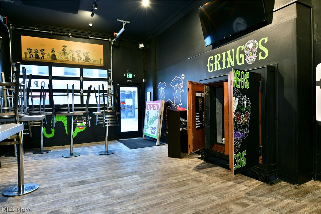 City/Youngstown - Commercial Sale