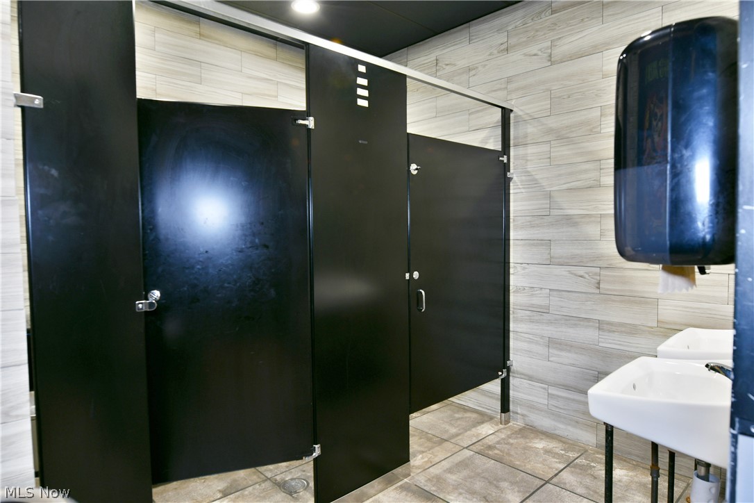 City/Youngstown - Commercial Sale