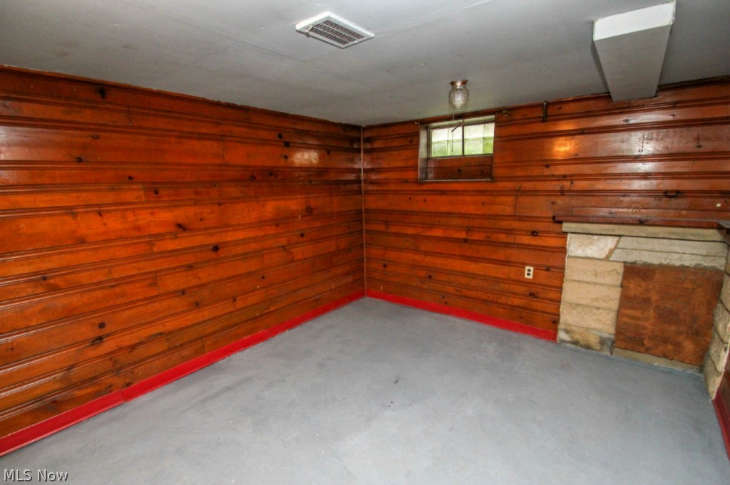 Crestmore Realty Cos Resub - Residential Lease