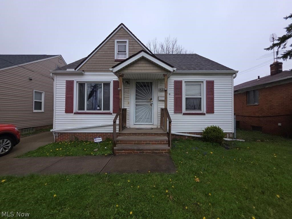 Photo of 15205 Harvard Avenue, Cleveland, OH 44128 (MLS # 5201094)