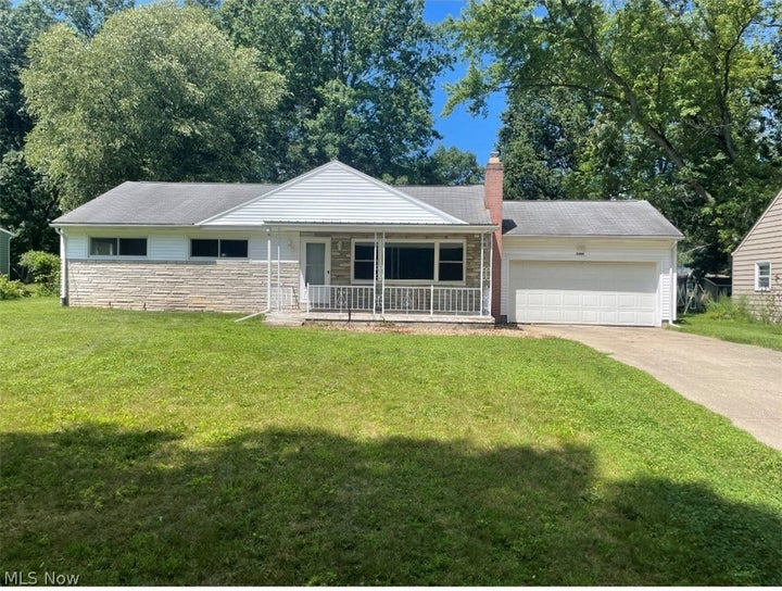 Photo 1 of 19 — 3364 Glen Oaks Drive, Youngstown, OH 44511