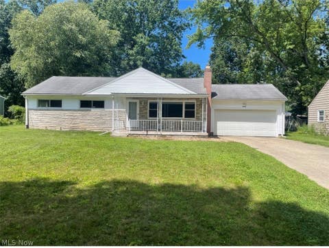 Homes For Sale - 3364 Glen Oaks Drive<br/> Youngstown, OH 44511