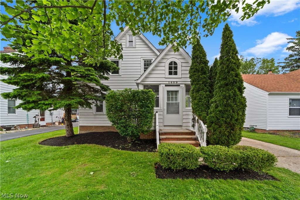 Photo of 1409 Mayfield Ridge Road, Mayfield Heights, OH 44124 (MLS # 5214609)
