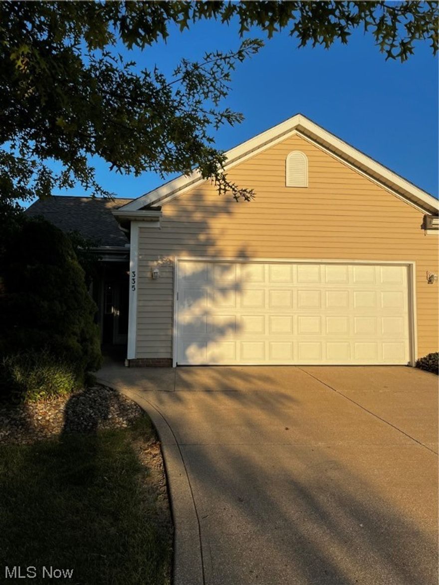 Well maintained free standing ranch style condo in a 55+ community. The condo features nine foot ceilings and has 2 bedrooms and 2 full bathrooms with one bathroom off the master bedroom. There is an extra room that can be used as a study/library or extra bedroom. From the front door you enter into the good size foyer with the kitchen to the left. The kitchen has plenty of cabinets for storage, a pantry and ample counter space. The condo is conveniently located to Pleasant Valley shopping center, grocery stores, restaurants and is close to I-77.