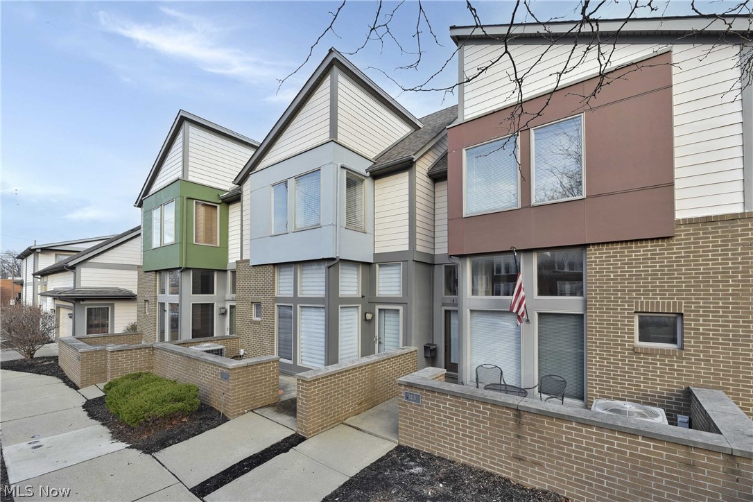 Rockpoirt Square Ph 02 - Residential